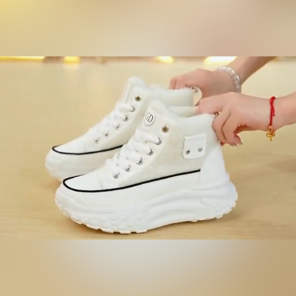 Women's Thick-Soled Comfortable Sports furry Sneakers - Picture 2 of 3